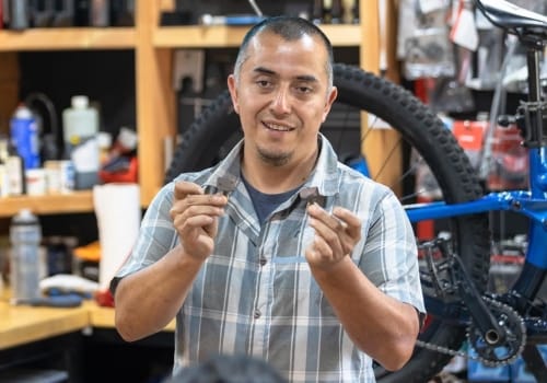 Taller mecánico intermedio enfocado en ciclistas y mecánico emprendedor