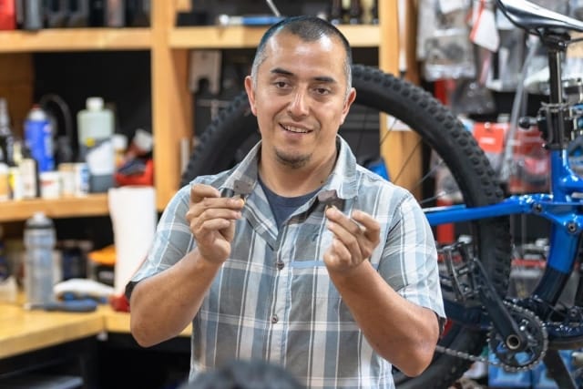 Taller mecánico intermedio enfocado en ciclistas y mecánico emprendedor